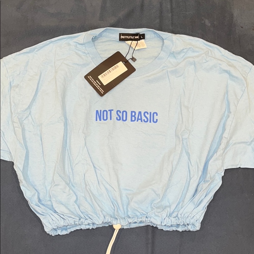 NWT Prettylittlething Cropped Tshirt